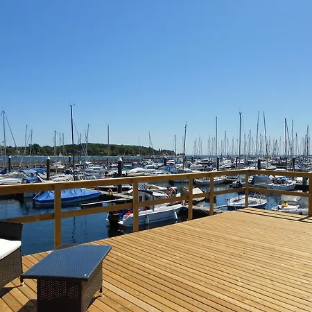 Hausboot Emmas Meerzeit, Tolle Dachterrasse, Parkplatz Дом отдыха Нойштадт (Гольштейн)