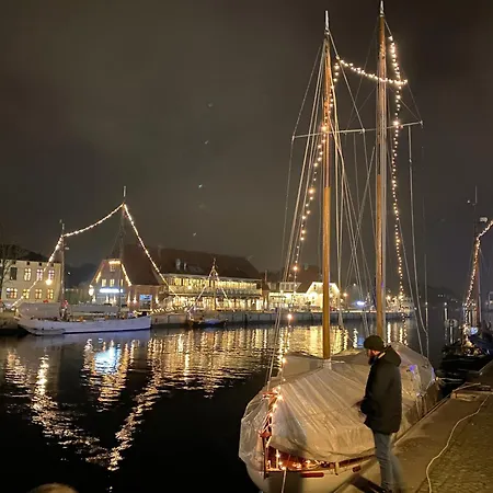 Hausboot Emmas Meerzeit, Tolle Dachterrasse, Parkplatz Нойштадт (Гольштейн)