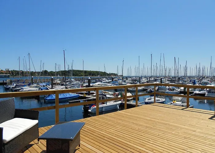 Hausboot Emmas Meerzeit, Tolle Dachterrasse, Parkplatz Holiday home Neustadt in Holstein